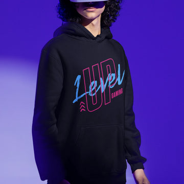 Gamer Hoodie - Level Up Gaming in schwarz – Unisex Gaming Hoodie im Nerd & Streetwear Style, getragen von männlichen Model