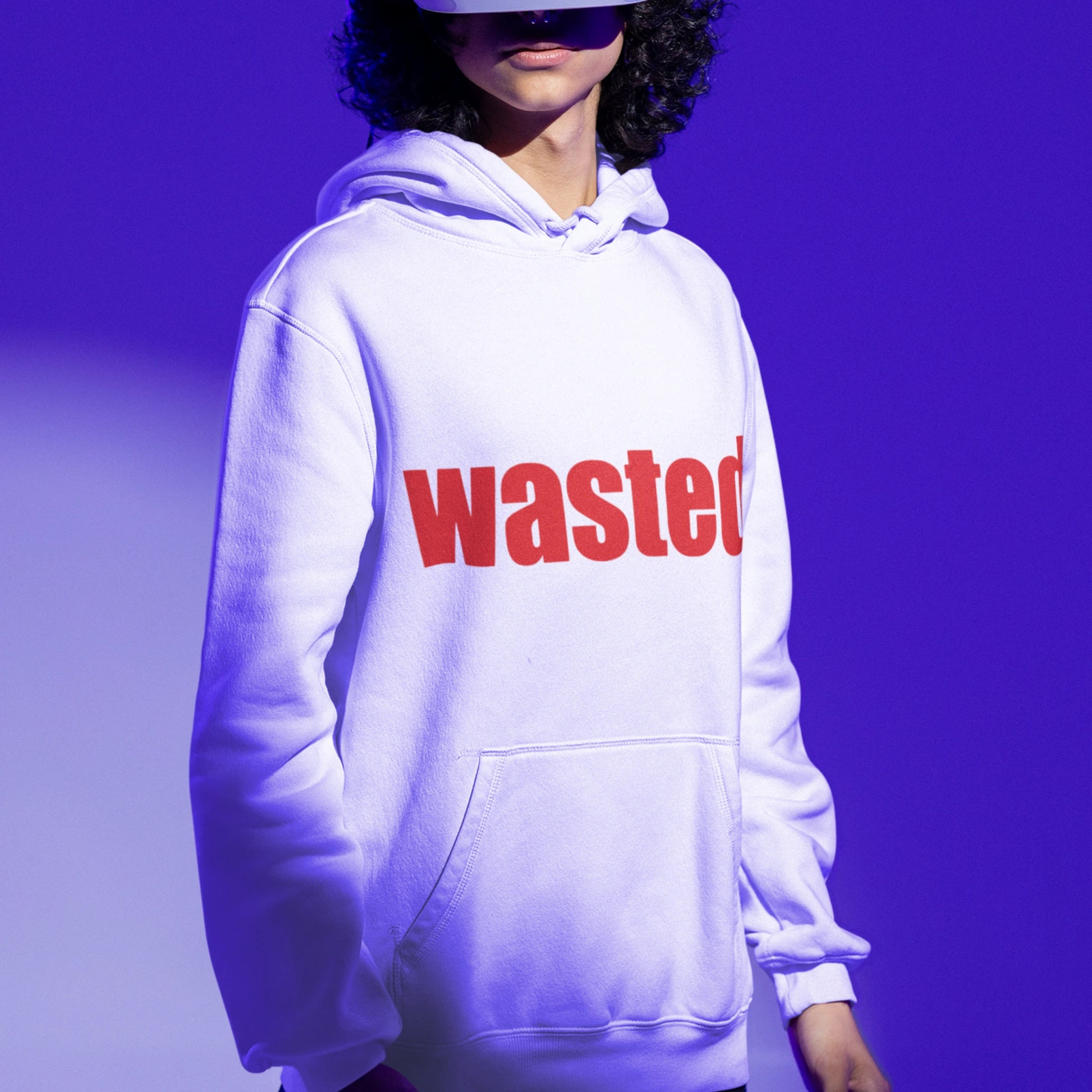 Gamer Hoodie - wasted weiss – Gaming Hoodie getragen von maennlichem Model mit wasted Print