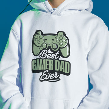 Gaming Hoodie - Best Gamer Dad Ever weiss – Gaming Hoodie getragen von maennlichem Model mit Gaming  Best Gamer Dad Ever Print