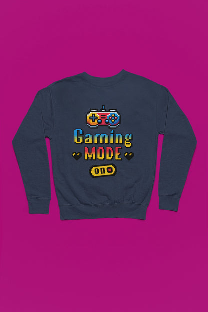 Gaming Mode ON | Pixel Gaming Pullover fuer Retro-Fans – marine Pullover als Flatlay-Mockup, hochwertiges Nerd- & Gaming-Design Produktfoto.