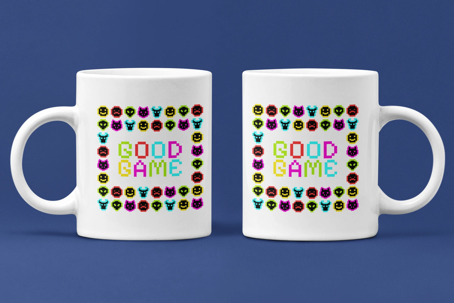 Good Game – Keramiktasse (325 ml) – 325 ml Keramiktasse als Doppel-Mockup, hochwertiges Gaming- & Nerd-Design Produktfoto.