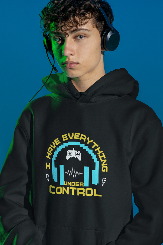 I Have Everything Under Control | Retro-Gamer Hoodie im Pixel-Style – schwarz Hoodie als maennlich-Mockup, modernes Gaming-Design und hochwertiges Produktfoto.