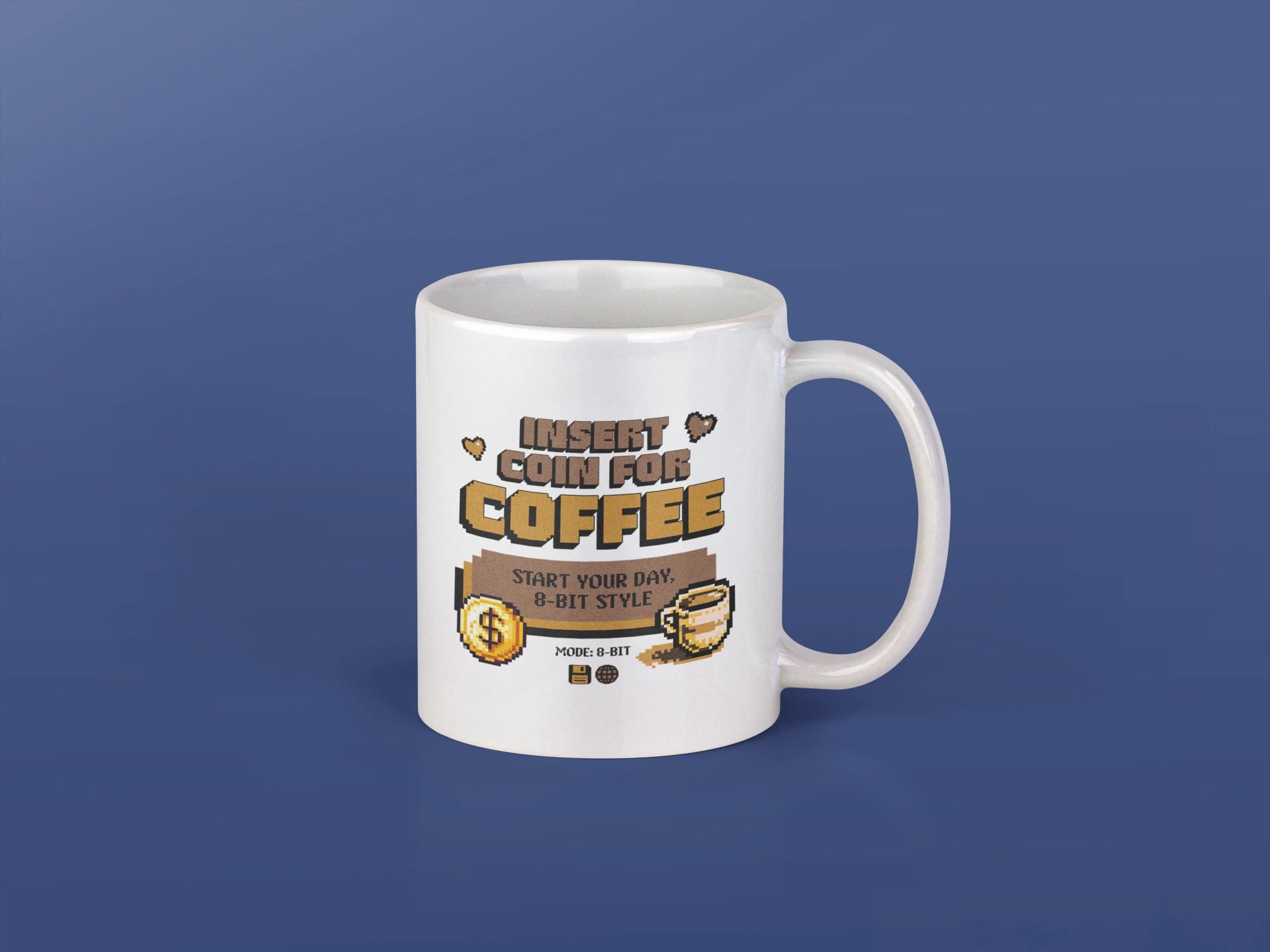 Insert Coin for Coffee – Keramiktasse (325 ml) – 325 ml Keramiktasse als Flatlay Mockup, hochwertiges Gaming- & Nerd-Design Produktfoto.