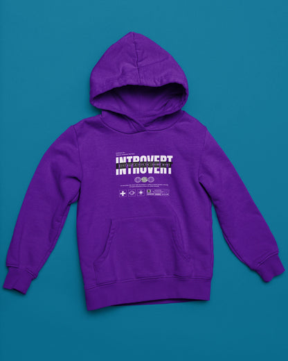 Introvert | Minimalistischer Hoodie fuer Ruhe & klare Gedanken – lila Hoodie als flatlay-Mockup, modernes Gaming-Design und hochwertiges Produktfoto.
