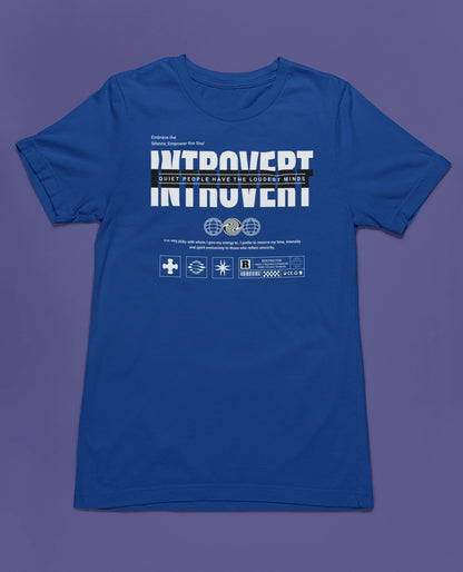 Introvert – Quiet Minds Speak Louder | Minimalistisches Statement T-Shirt – blau T-Shirt als flatlay-Mockup, modernes Gaming-Design und hochwertiges Produktfoto.
