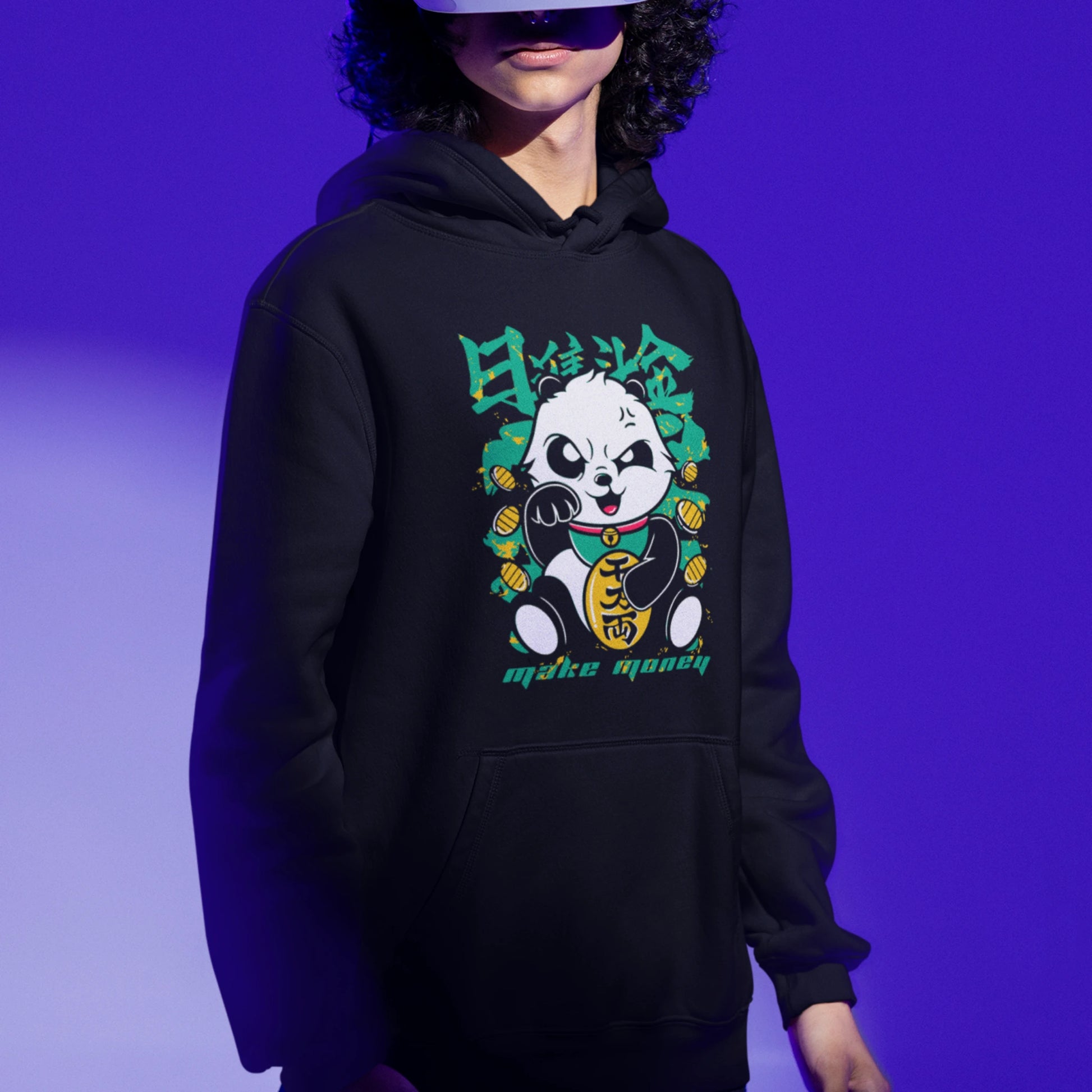 Kawaii Hoodie - Make Money Panda schwarz – Gaming Hoodie getragen von maennlichem Model mit Kawaii  Make Money Panda Print