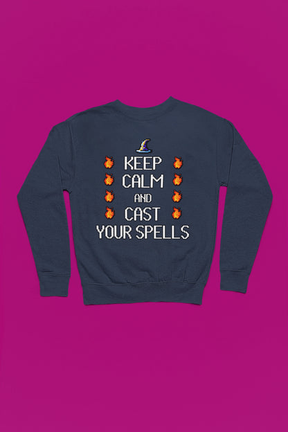 Keep Calm & Cast Your Spells | Magischer Pixel-Pullover – marine Pullover als Flatlay-Mockup, hochwertiges Nerd- & Gaming-Design Produktfoto.