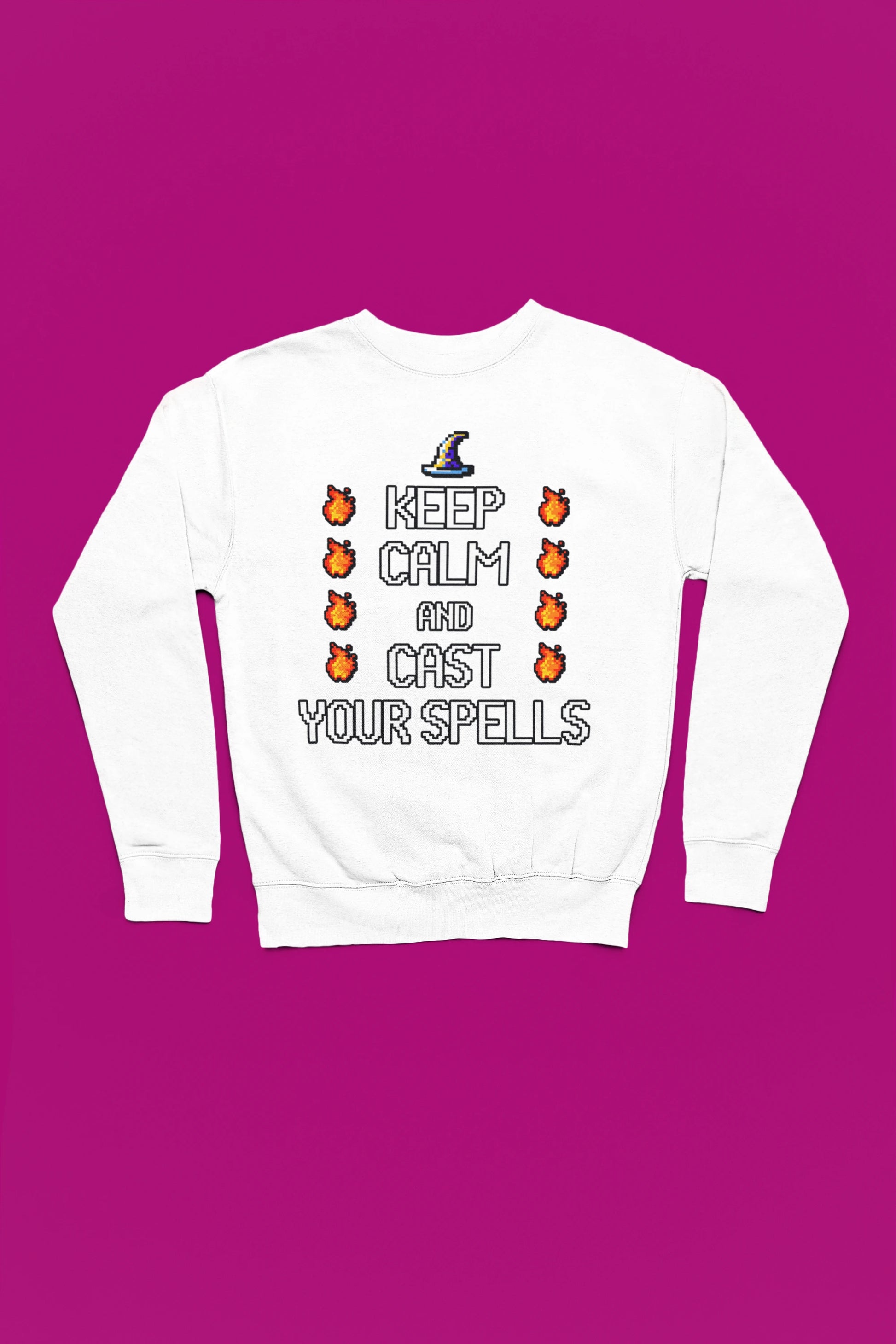 Keep Calm & Cast Your Spells | Magischer Pixel-Pullover – weiss Pullover als Flatlay-Mockup, hochwertiges Nerd- & Gaming-Design Produktfoto.