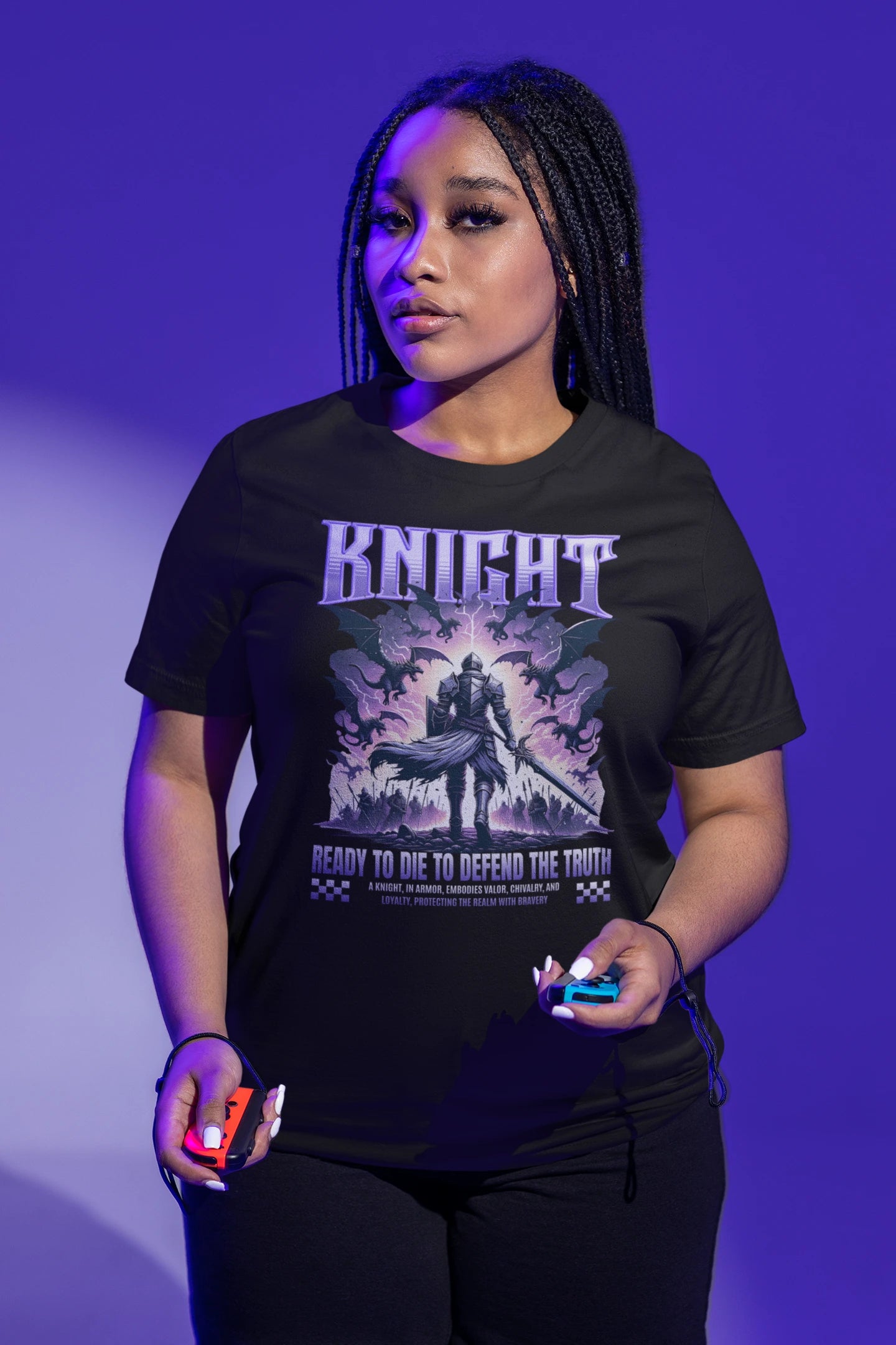 Knight – Ready to Die to Defend the Truth | Ritter Fantasy T-Shirt – schwarz T-Shirt als weiblich-Mockup, modernes Gaming-Design und hochwertiges Produktfoto.