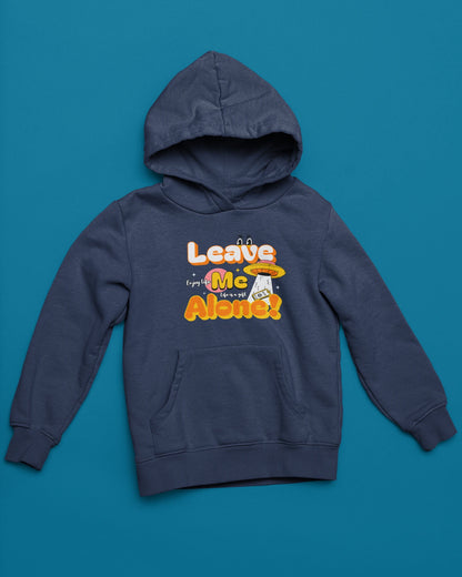 Leave Me Alone! | Humorvoller Hoodie im Cartoon- & UFO-Style – marine Hoodie als flatlay-Mockup, modernes Gaming-Design und hochwertiges Produktfoto.