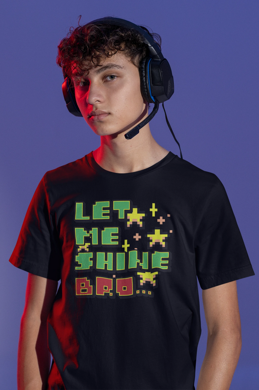 Let Me Shine Bro… | Pixel Gamer T-Shirt im Retro 8-Bit-Stil – schwarz T-Shirt als maennlich-Mockup, modernes Gaming-Design und hochwertiges Produktfoto.
