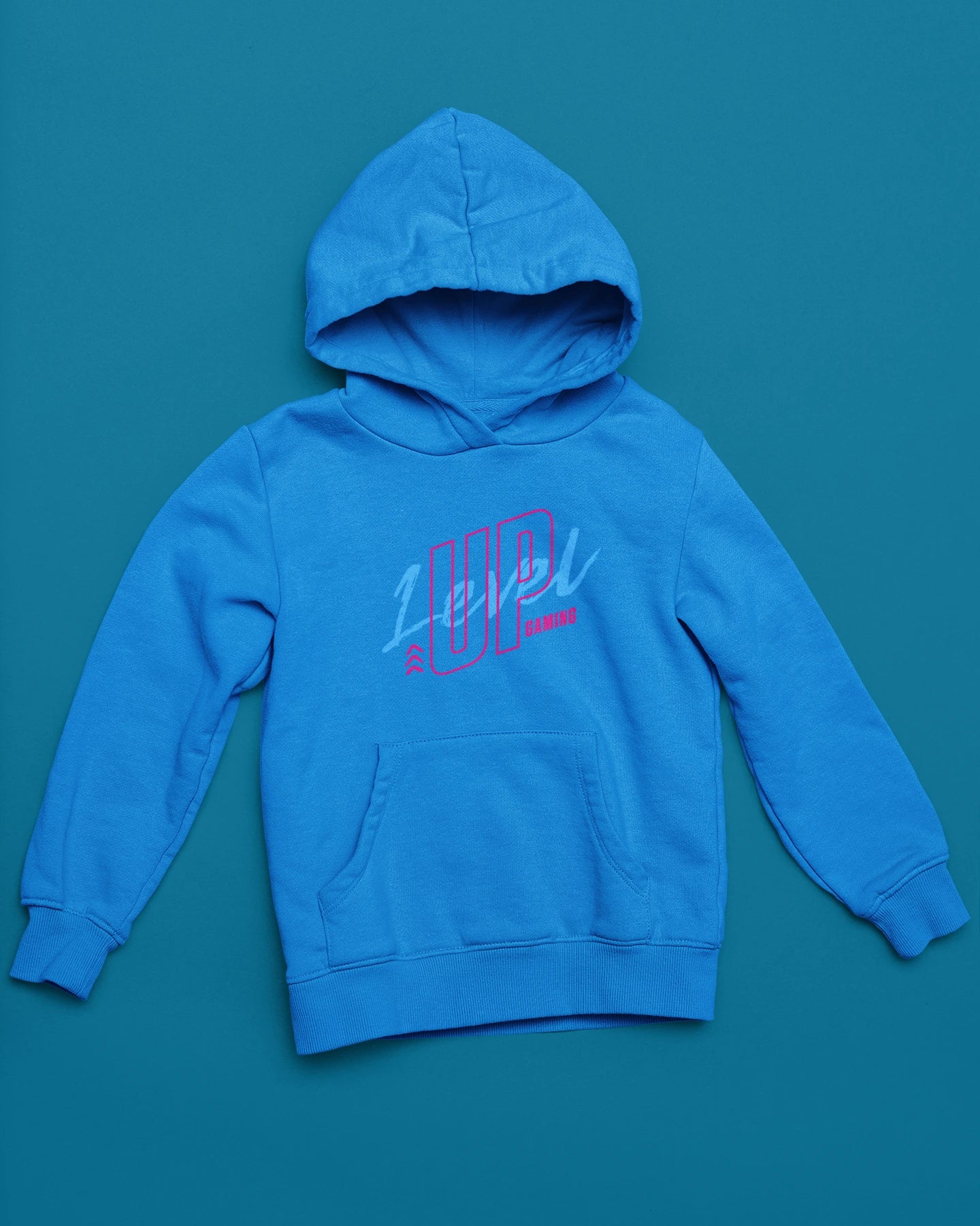Level Up Gaming | Neon-Hoodie im modernen Retro-Style – blau Hoodie als flatlay-Mockup, modernes Gaming-Design und hochwertiges Produktfoto.