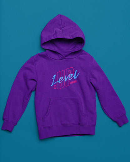 Level Up Gaming | Neon-Hoodie im modernen Retro-Style – lila Hoodie als flatlay-Mockup, modernes Gaming-Design und hochwertiges Produktfoto.