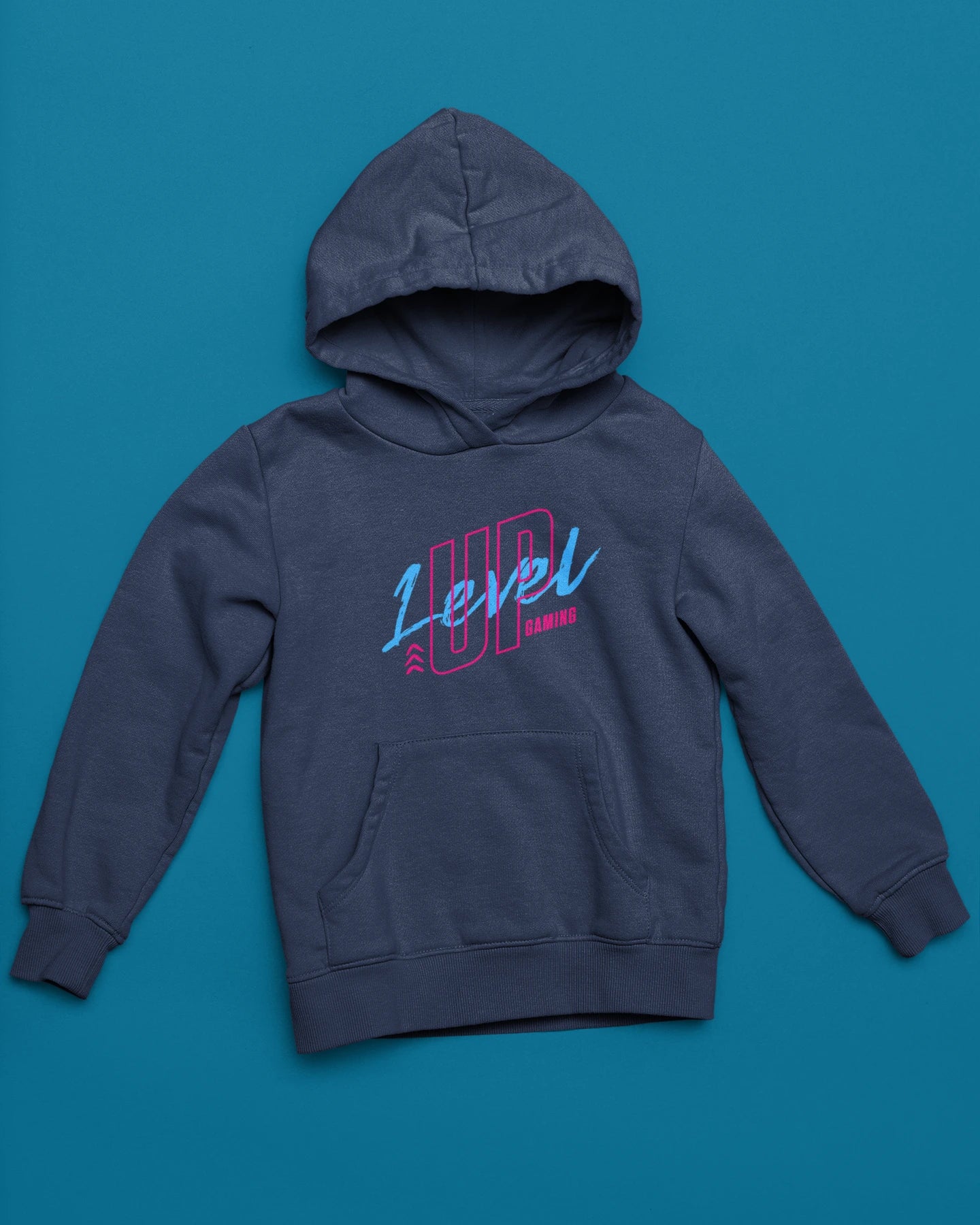 Level Up Gaming | Neon-Hoodie im modernen Retro-Style – marine Hoodie als flatlay-Mockup, modernes Gaming-Design und hochwertiges Produktfoto.