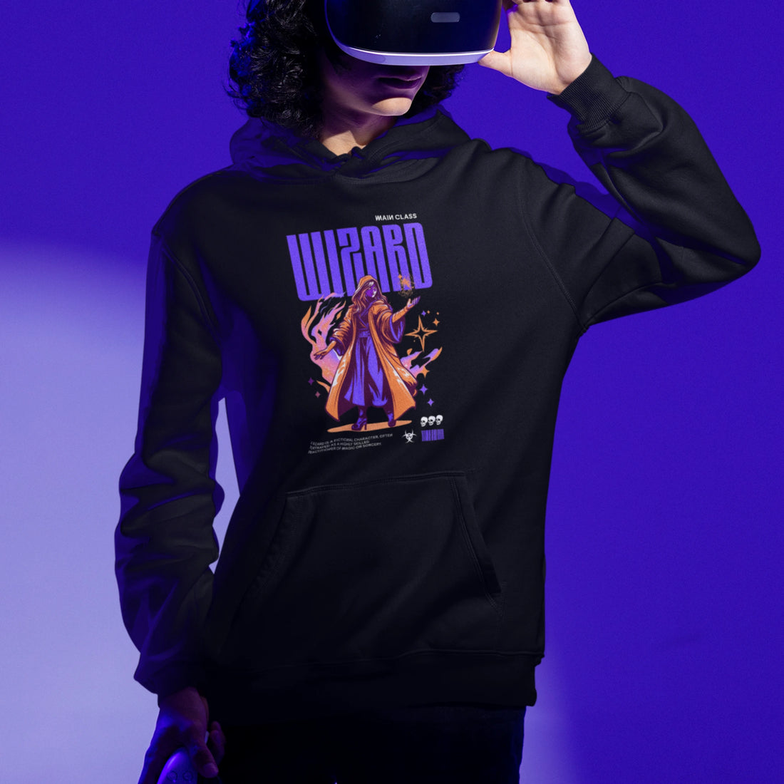 Magischer Gamer Hoodie - Wizard in schwarz – Unisex Gaming Hoodie im Nerd & Streetwear Style, getragen von männlichen Model
