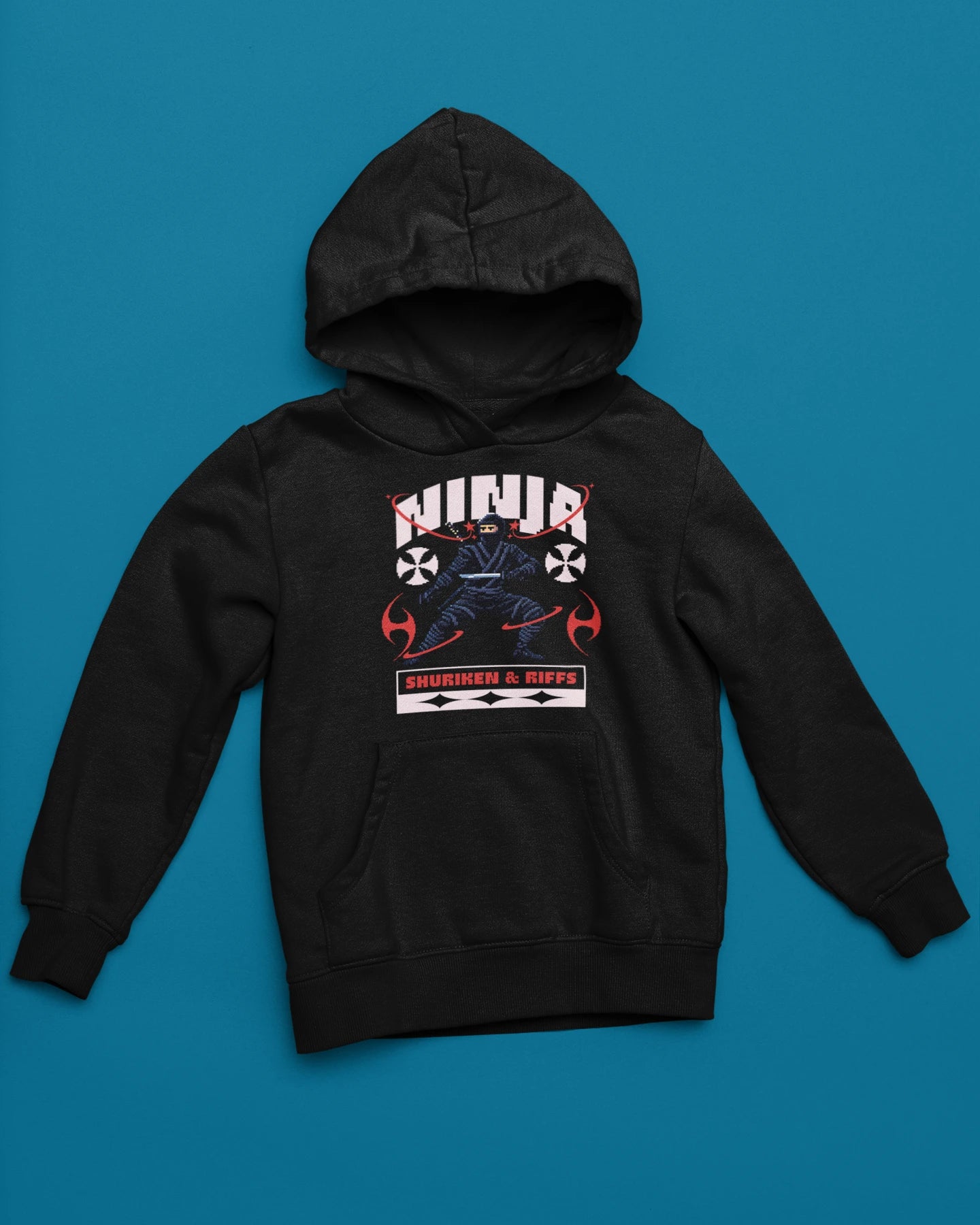 Ninja | Pixel-Stealth Hoodie fuer Schattenkrieger – schwarz Hoodie als flatlay-Mockup, modernes Gaming-Design und hochwertiges Produktfoto.