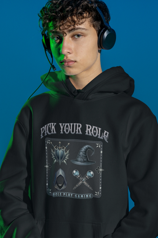 Pick Your Role Hoodie – RPG Klassen Symbole fuer Gamer – schwarz Hoodie als maennlich-Mockup, modernes Gaming-Design und hochwertiges Produktfoto.