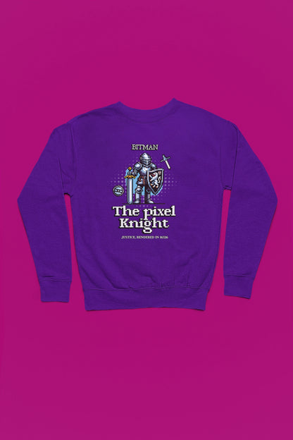Pixel Knight | Retro-Ritter Pullover im 16-Bit Style – lila Pullover als Flatlay-Mockup, hochwertiges Nerd- & Gaming-Design Produktfoto.