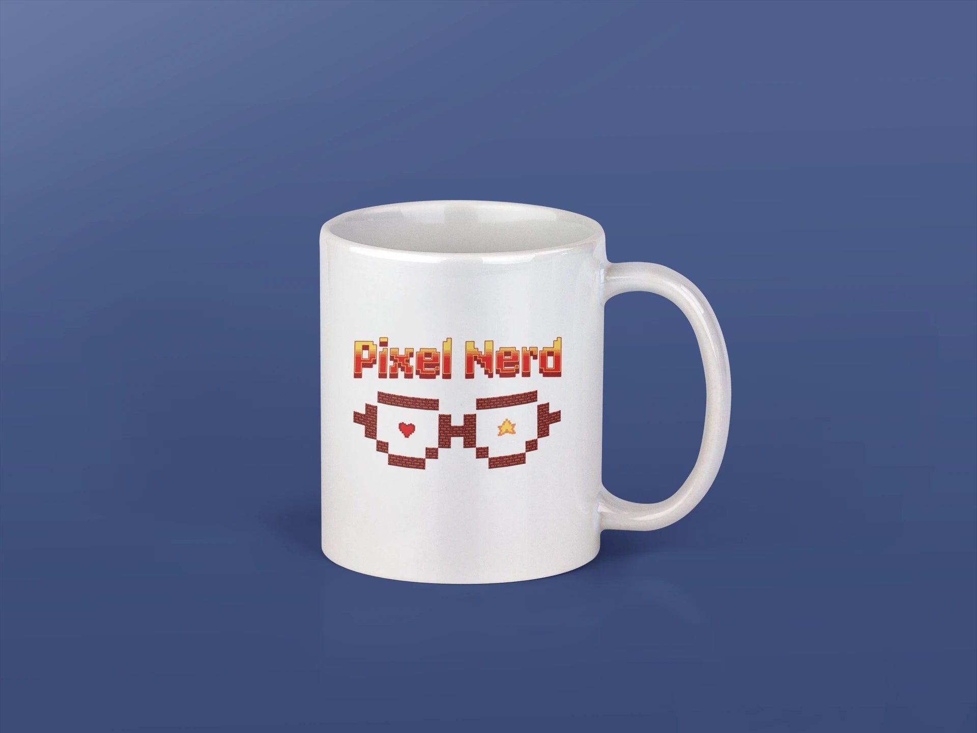 Pixel Nerd – Keramiktasse (325 ml) – 325 ml Keramiktasse als Flatlay Mockup, hochwertiges Gaming- & Nerd-Design Produktfoto.