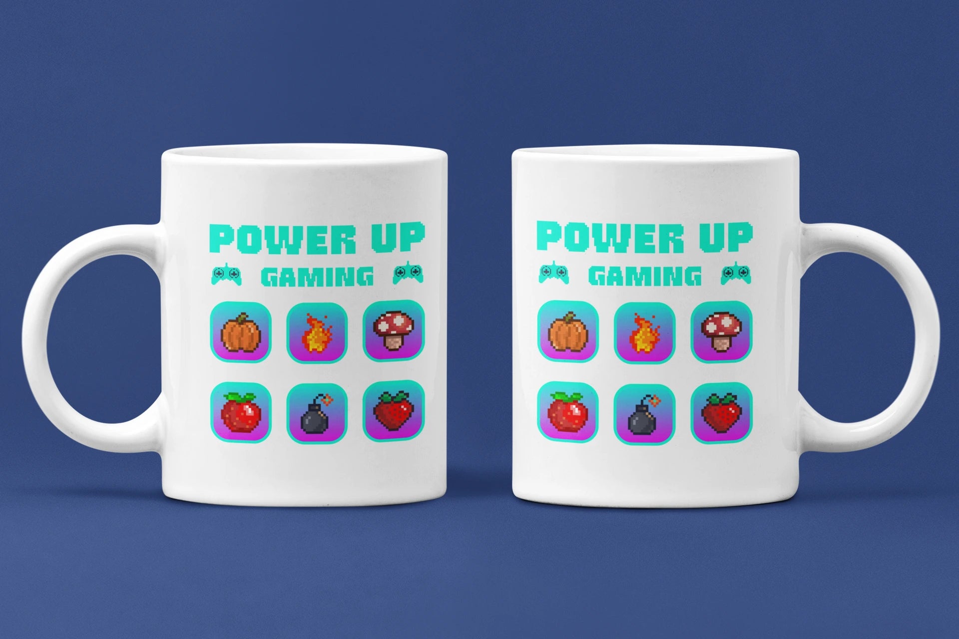POWER UP GAMING – Keramiktasse (325 ml) – 325 ml Keramiktasse als Doppel-Mockup, hochwertiges Gaming- & Nerd-Design Produktfoto.
