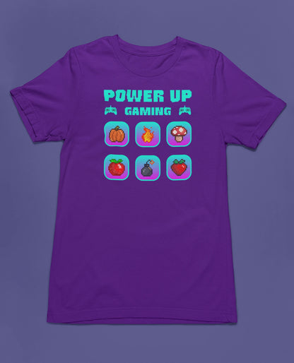 Power Up Gaming – Neon Edition | 8-Bit Pixel Gamer T-Shirt – lila T-Shirt als flatlay-Mockup, modernes Gaming-Design und hochwertiges Produktfoto.