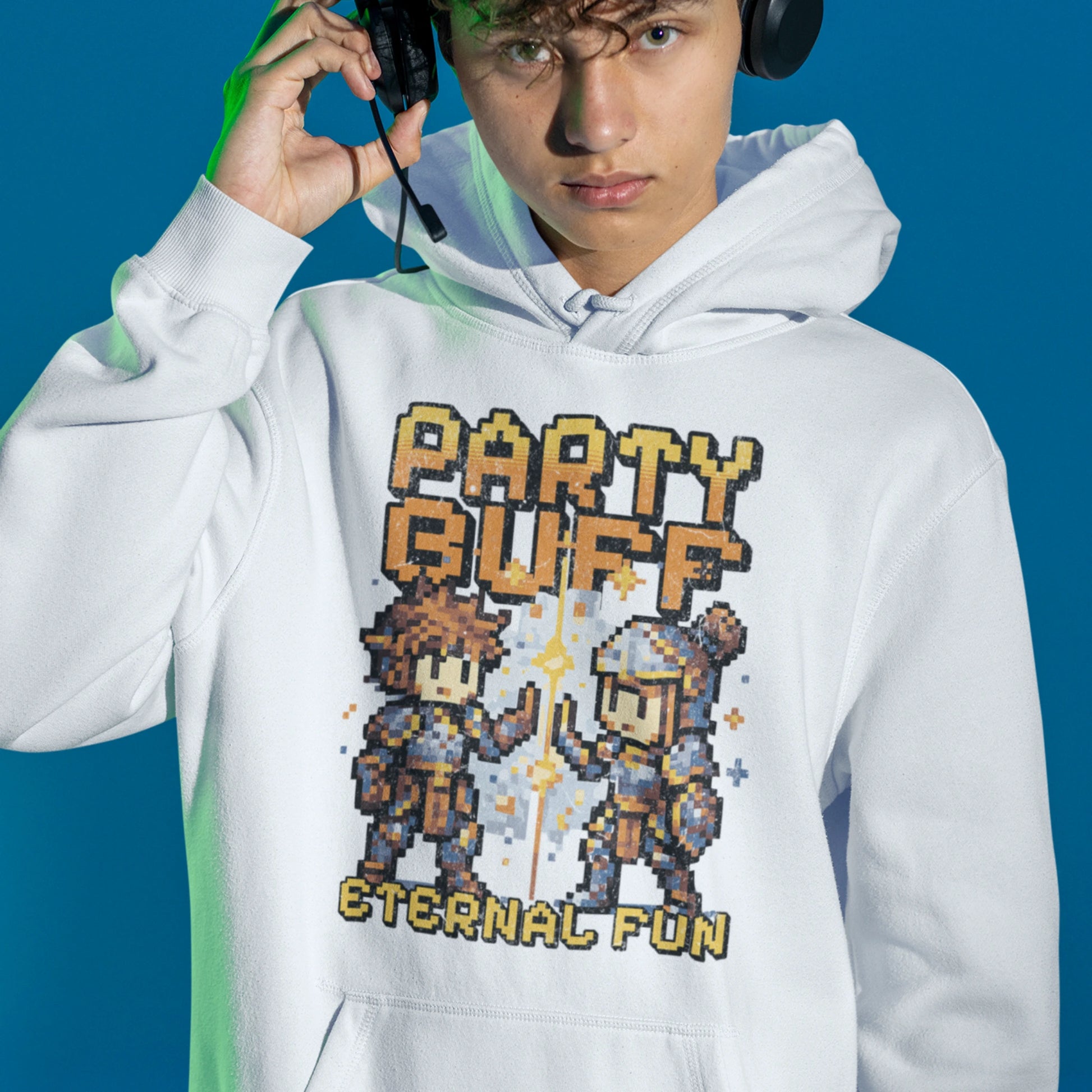 RPG Gamer Hoodie - Party Buff in weiß – Unisex Gaming Hoodie im Nerd & Streetwear Style, getragen von männlichen Model