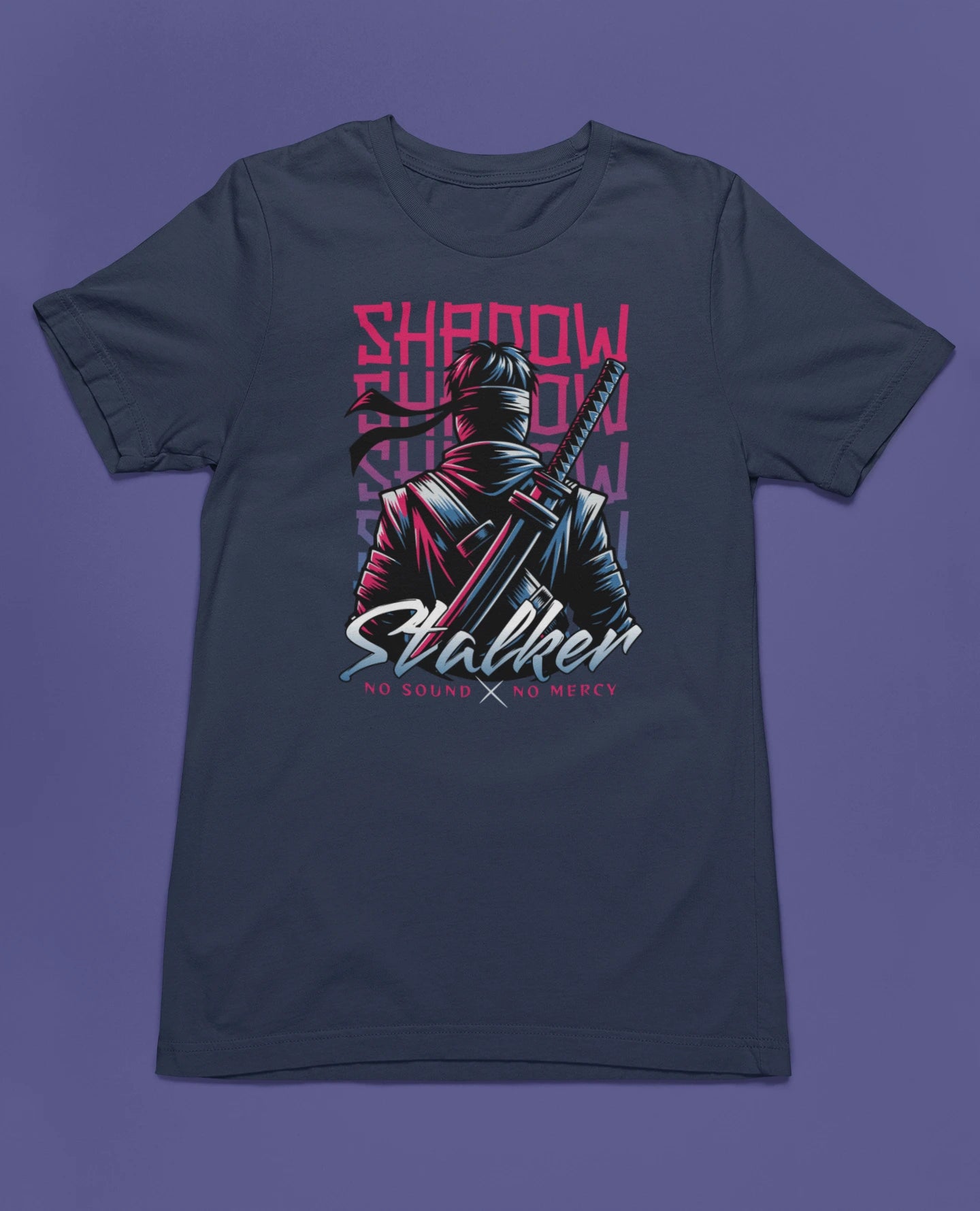 Shadow Stalker | Stealth Ninja T-Shirt – No Sound, No Mercy | Urban Warrior Streetwear – marine T-Shirt als flatlay-Mockup, modernes Gaming-Design und hochwertiges Produktfoto.