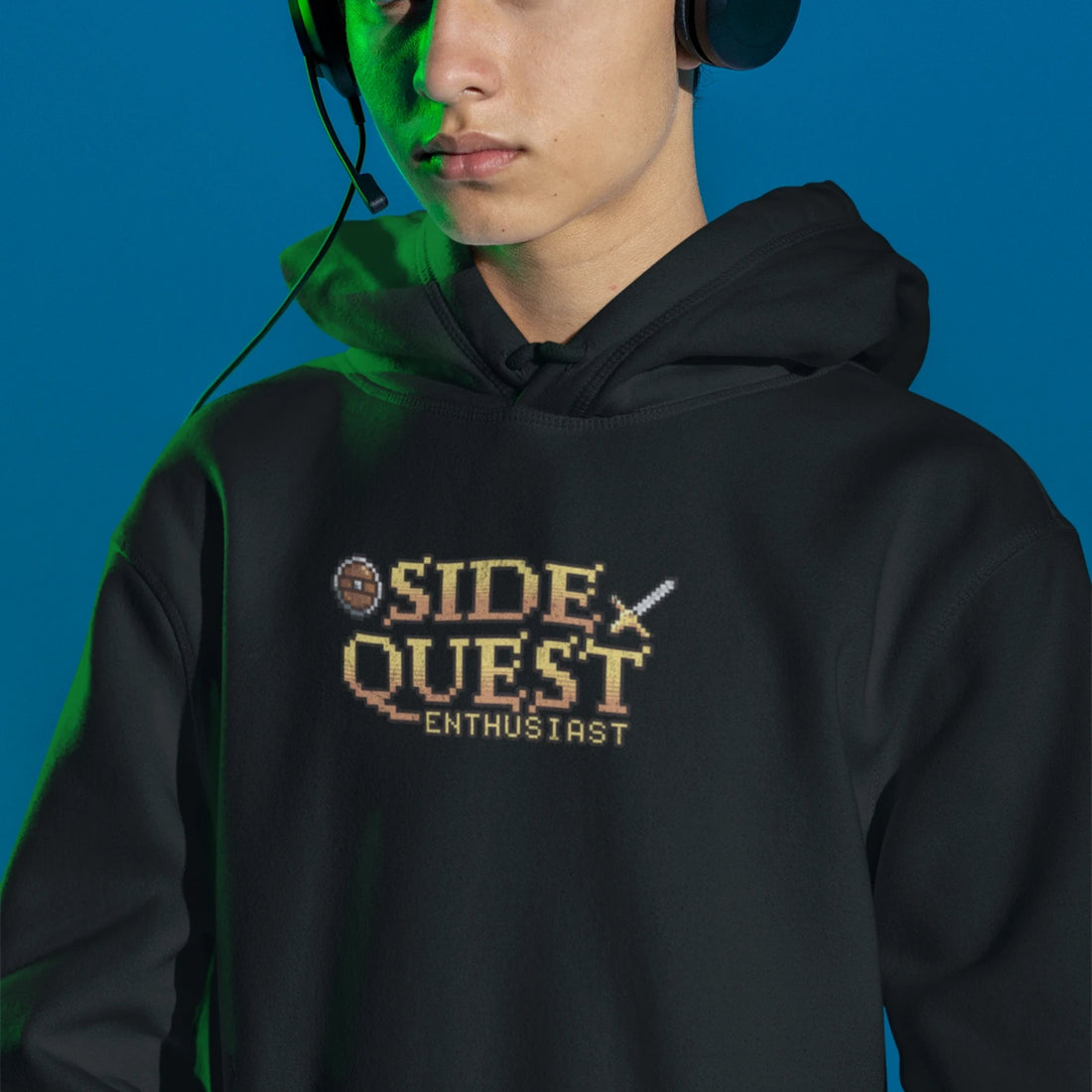 Schwarzer Side Quest Enthusiast Hoodie im Pixel Retro Design für Abenteurer