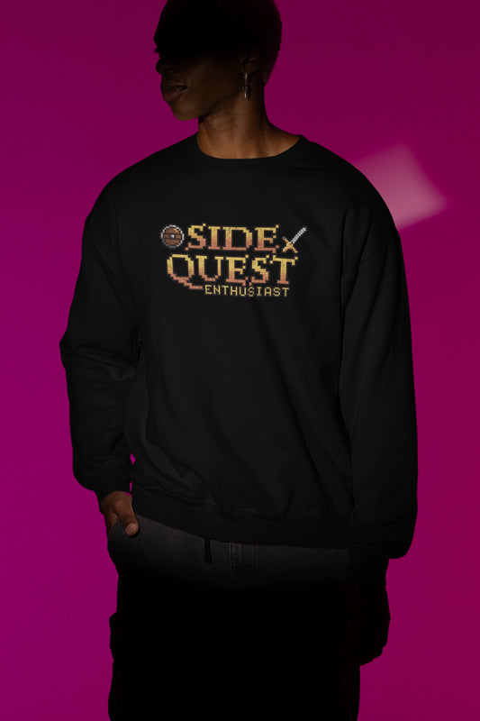 Side Quest Enthusiast – Retro Pixel Gaming Pullover – schwarz Pullover als Maennliches Model-Mockup, hochwertiges Nerd- & Gaming-Design Produktfoto.