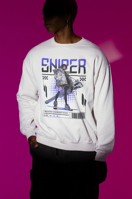 Sniper – Futuristic Anime Sniper Pullover | Cyber Tactical Girl Design – weiss Pullover als Maennliches Model-Mockup, hochwertiges Nerd- & Gaming-Design Produktfoto.