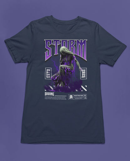Storm Divine – Carved in Lightning | Göttliches Kunst- & Streetwear-T-Shirt – marine T-Shirt als flatlay-Mockup, modernes Gaming-Design und hochwertiges Produktfoto.