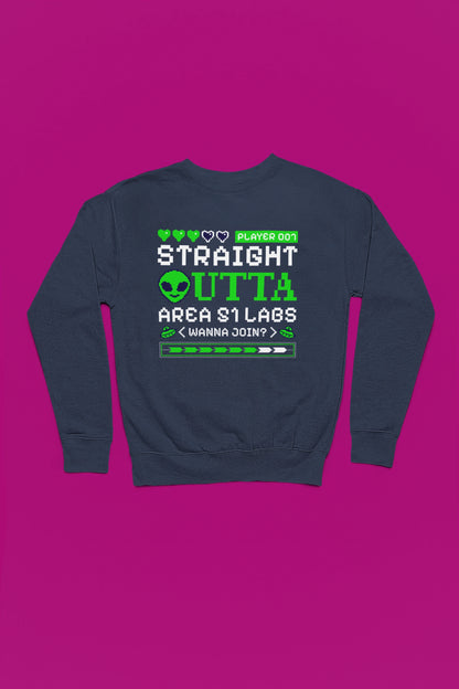 Straight Outta Area 51 Labs | Pixel Alien Pullover – marine Pullover als Flatlay-Mockup, hochwertiges Nerd- & Gaming-Design Produktfoto.