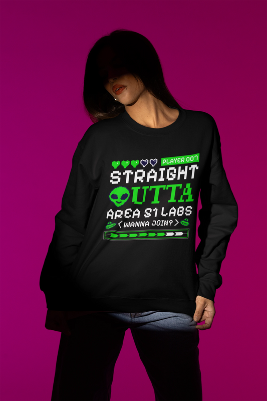 Straight Outta Area 51 Labs | Pixel Alien Pullover – schwarz Pullover als Weibliches Model-Mockup, hochwertiges Nerd- & Gaming-Design Produktfoto.