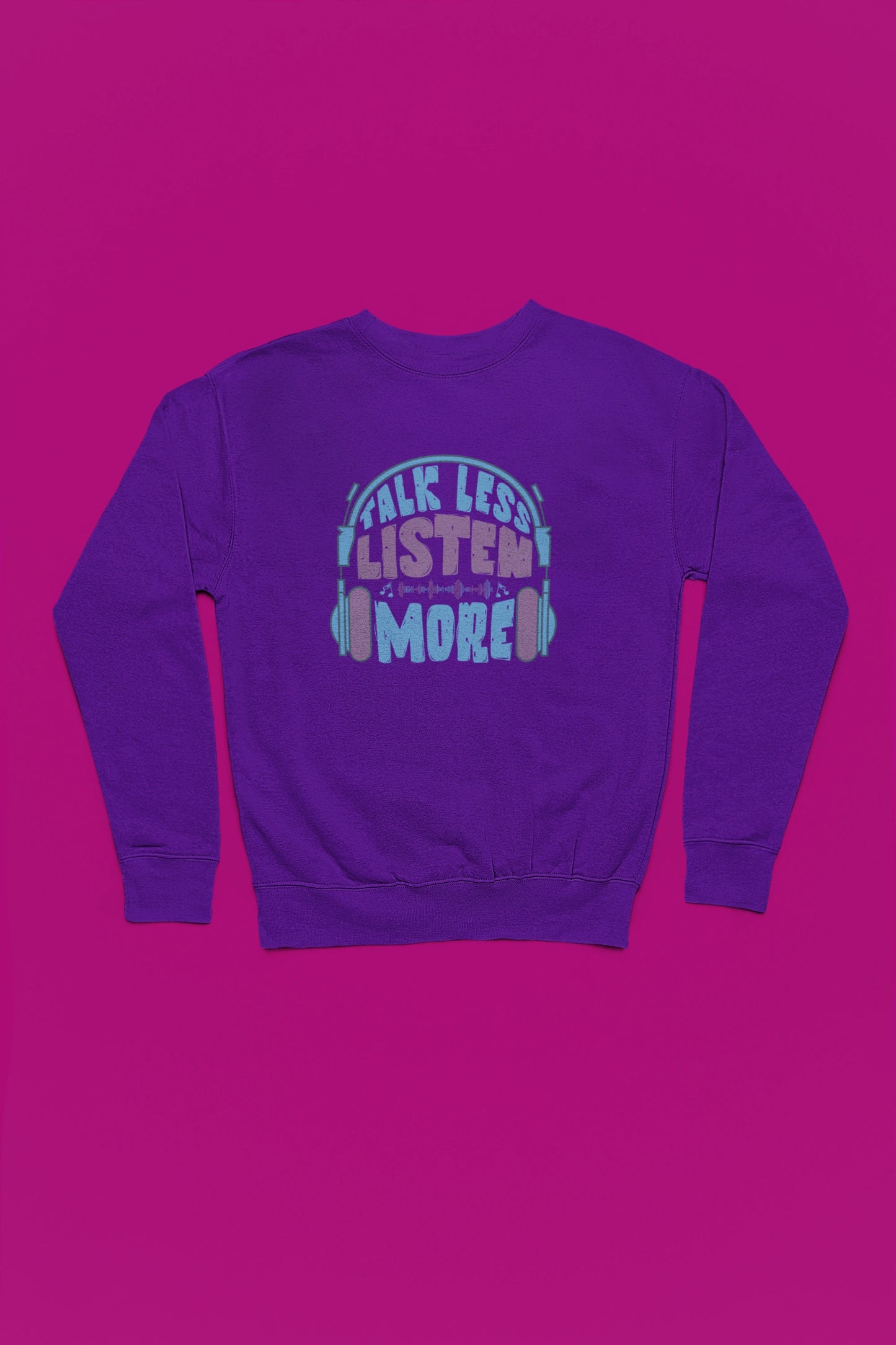 Talk Less Listen More – Retro Headphone Vibes Pullover – lila Pullover als Flatlay-Mockup, hochwertiges Nerd- & Gaming-Design Produktfoto.