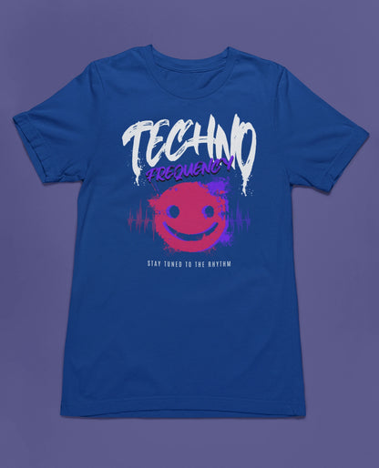 Techno Frequency | Neon Rave & EDM T-Shirt für Festival- und Techno-Fans – blau T-Shirt als flatlay-Mockup, modernes Gaming-Design und hochwertiges Produktfoto.