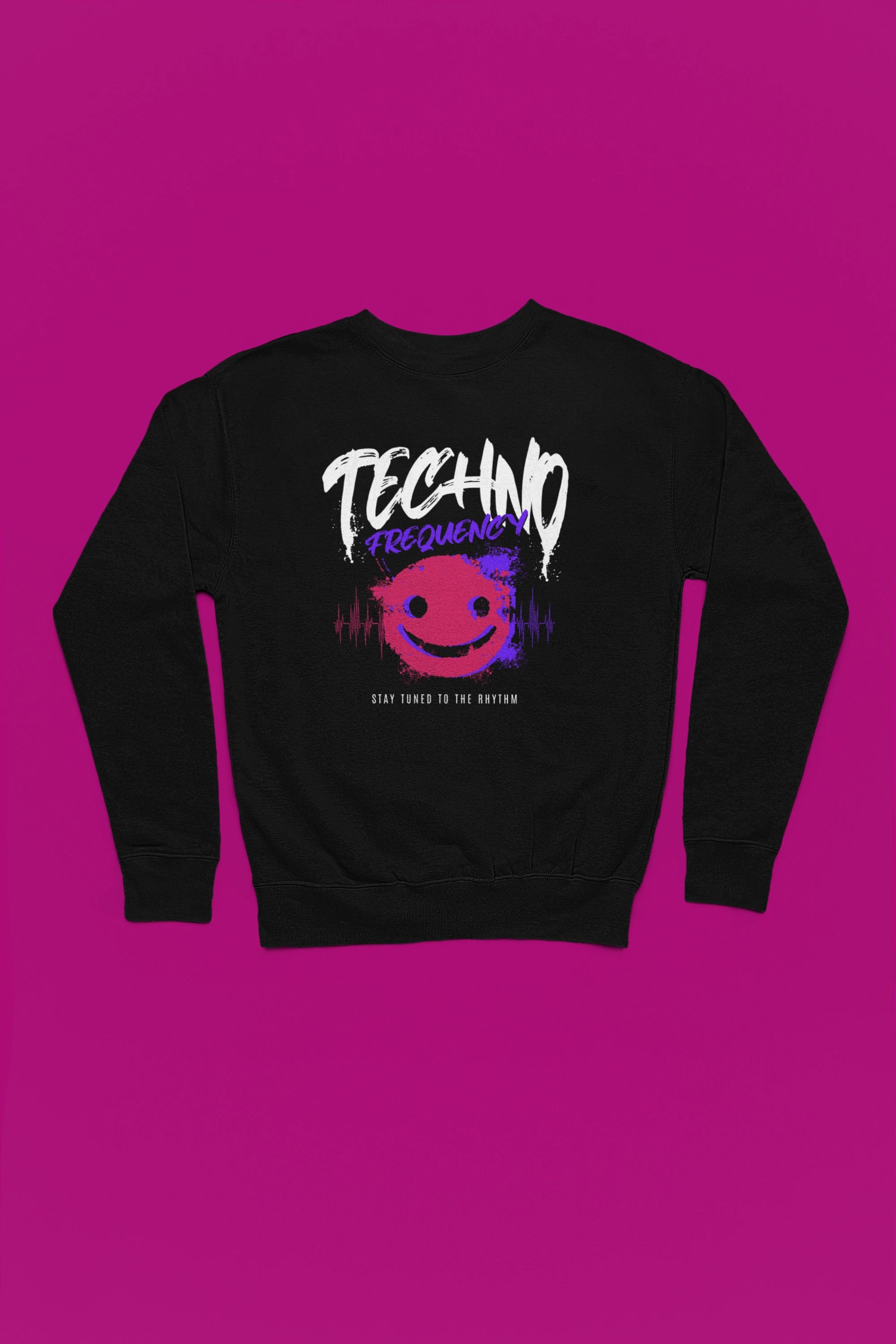 Techno Frequency Pullover – Stay Tuned to the Rhythm – schwarz Pullover als Flatlay-Mockup, hochwertiges Nerd- & Gaming-Design Produktfoto.