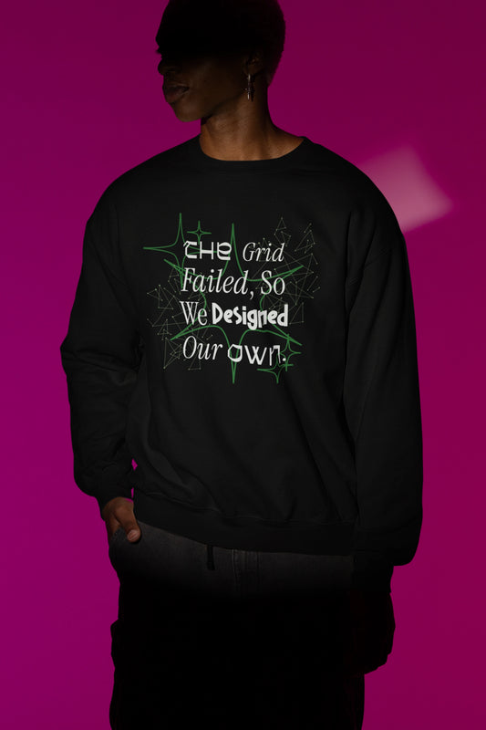 The Grid Failed – Cyber Network Chaos Pullover – schwarz Pullover als Maennliches Model-Mockup, hochwertiges Nerd- & Gaming-Design Produktfoto.