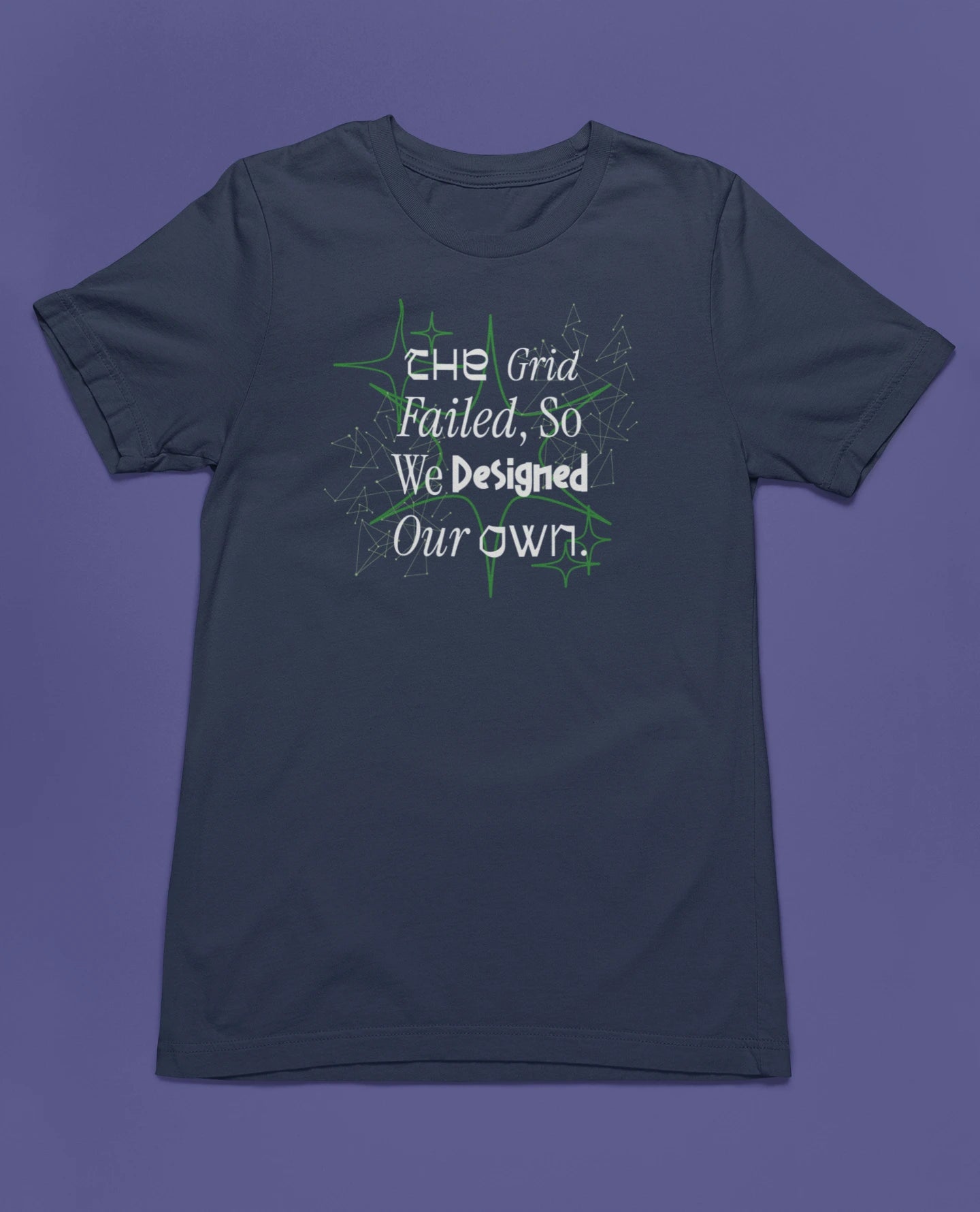 The Grid Failed – So We Designed Our Own | Futuristisches T-Shirt für Designer & Gamer – marine T-Shirt als flatlay-Mockup, modernes Gaming-Design und hochwertiges Produktfoto.