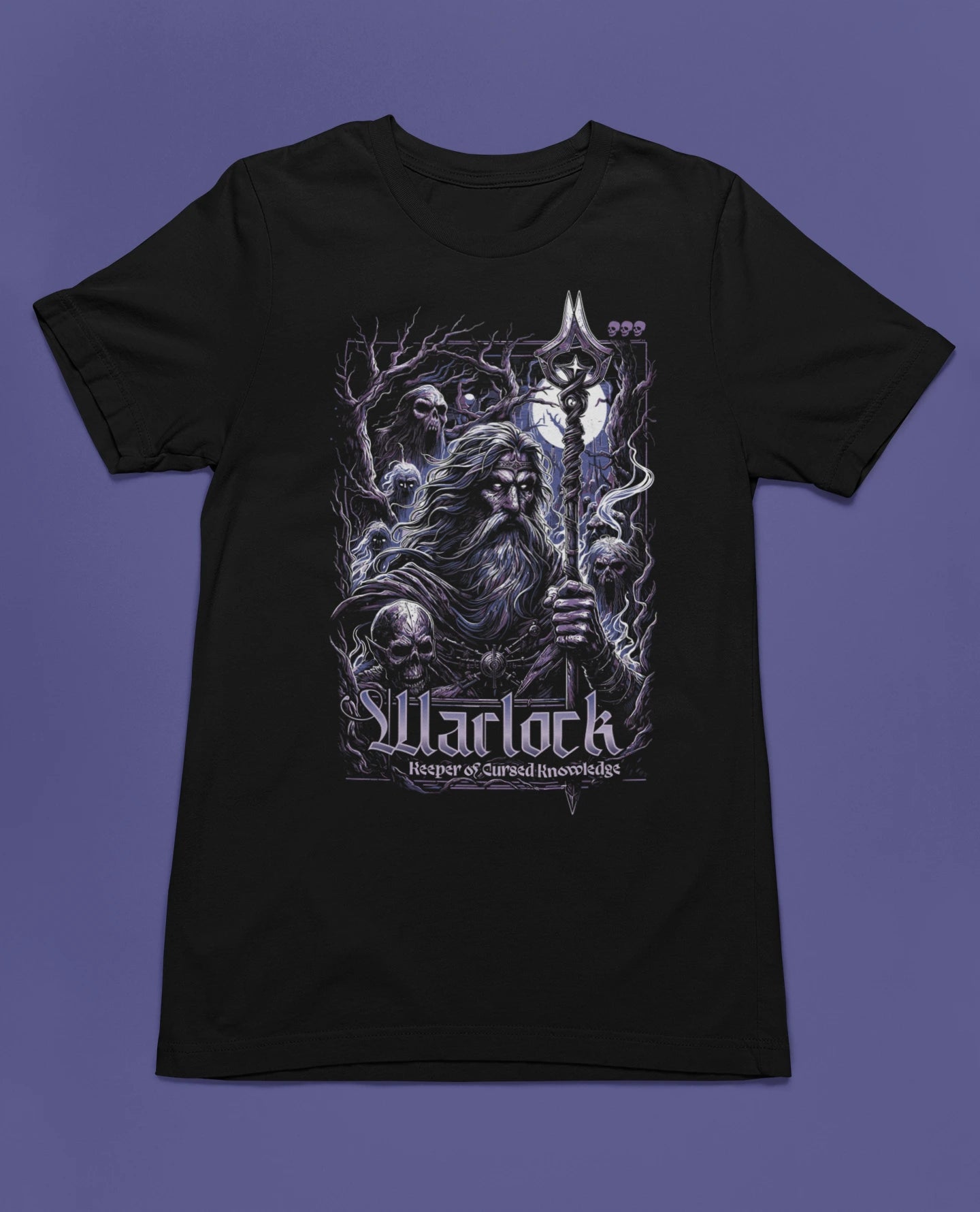 Warlock – Keeper of Cursed Knowledge | Dunkles Fantasy T-Shirt für Magie- & RPG-Fans – schwarz T-Shirt als flatlay-Mockup, modernes Gaming-Design und hochwertiges Produktfoto.