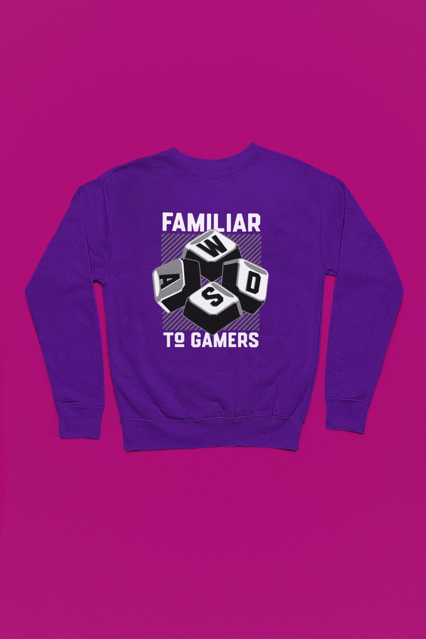 WASD | Gamer-Steuerungs Pullover im Retro-Style – lila Pullover als Flatlay-Mockup, hochwertiges Nerd- & Gaming-Design Produktfoto.