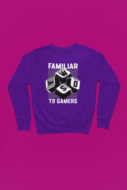 WASD | Gamer-Steuerungs Pullover im Retro-Style – lila Pullover als Flatlay-Mockup, hochwertiges Nerd- & Gaming-Design Produktfoto.