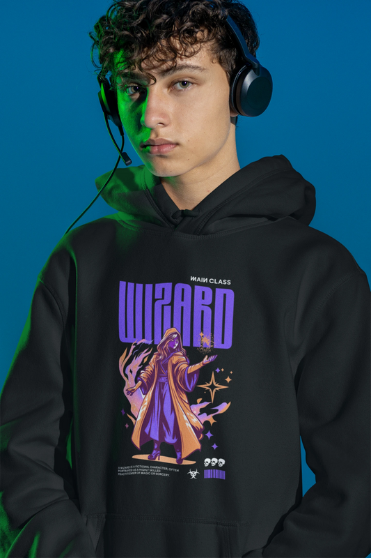 Wizard | Magischer Hoodie im Fantasy-Style – schwarz Hoodie als maennlich-Mockup, modernes Gaming-Design und hochwertiges Produktfoto.